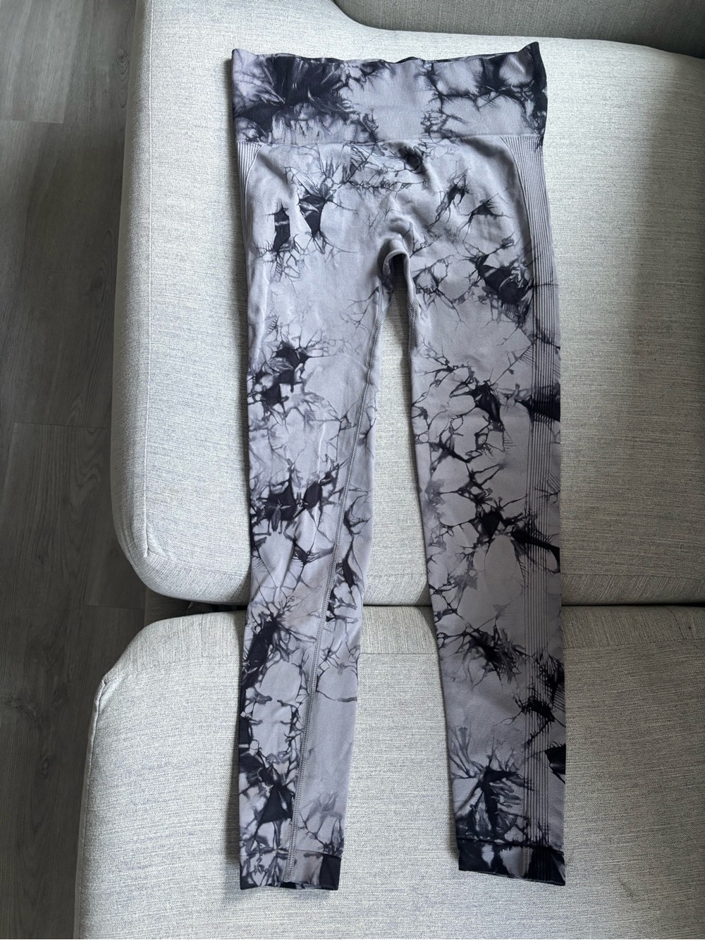 SHEIN Gray and Black Tie-Dye Active Leggings